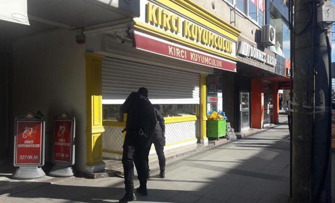 Kuyumcudaki ağabey-kardeş kavgası, soygun girişimi sanılınca polis alarma geçti