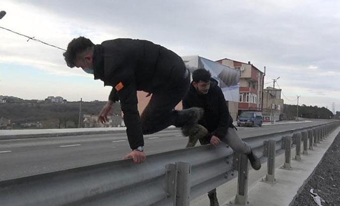 Arnavutköy'de tehlikeli yoldan ölümüne geçiş... Ne üst ne yaya geçidi ne de trafik ışığı var