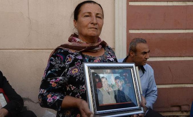 HDP önündeki evlat nöbetinde 23'üncü kavuşma