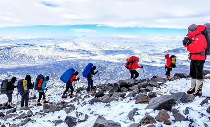 Ağrı Dağı'na çıkan dağcıların zirve denemesine tipi engeli