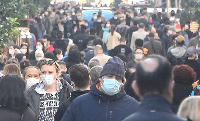 İstiklal Caddesi’nde yoğun kalabalık