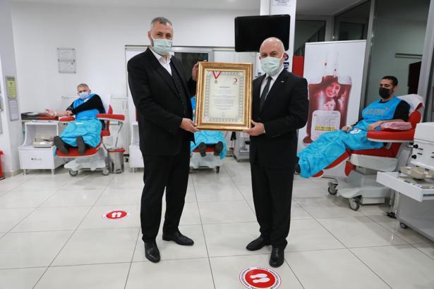 Beşir Derneği’nin kan desteğine Kızılay’dan madalya