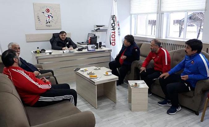 Güreş Federasyonu Başkanı Musa Aydın'dan millilere ziyaret