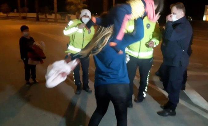 Kazadan sonra sürücü ve gazetecilere saldırıp, çocuklarını yere atıp öldürmekle tehdit ettiler