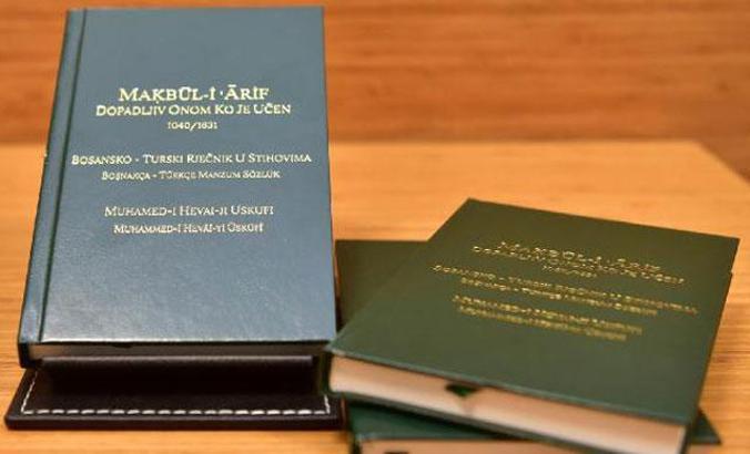 İlk Türkçe Boşnakça sözlük 'makbul-i arif' yeniden basılarak Bosna-Hersek Tuzla Belediyesine hediye edildi