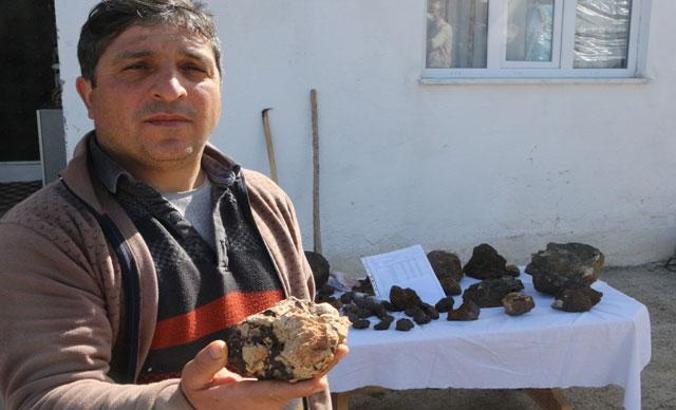 Tokatlı çoban, arazide bulduğu gök taşlarına 200 bin dolar istiyor