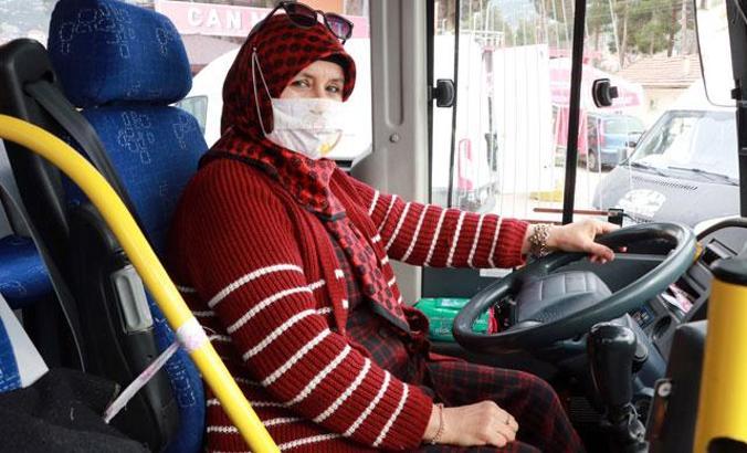 Kadın otobüs şoföründen 'Kadın isterse her işi başarıyla yapabilir' mesajı