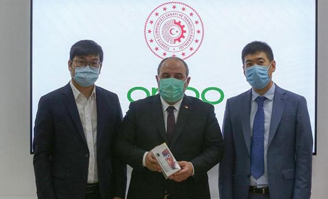 Bakan Varank: Oppo'nun İstanbul'daki fabrikasında test üretimi başladı