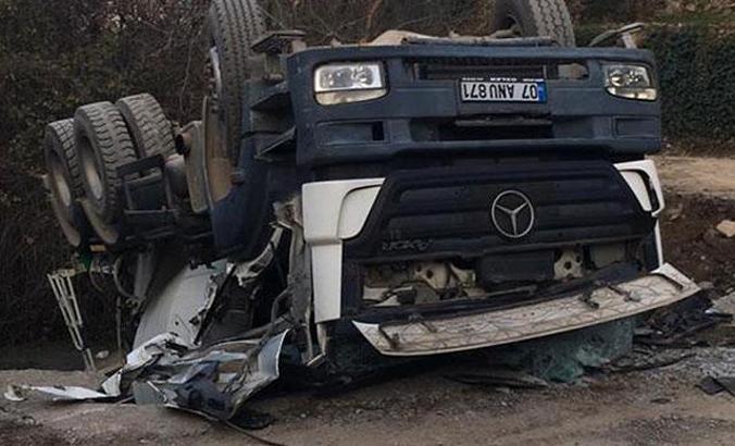 Beton mikseri 20 metreden uçtu, sürücü öldü