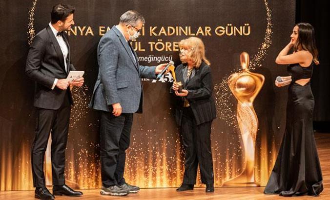 Üniversitenin ‘Dünya Emekçi Kadınlar Günü Ödülleri’ töreninde ödüller, sahiplerini buldu