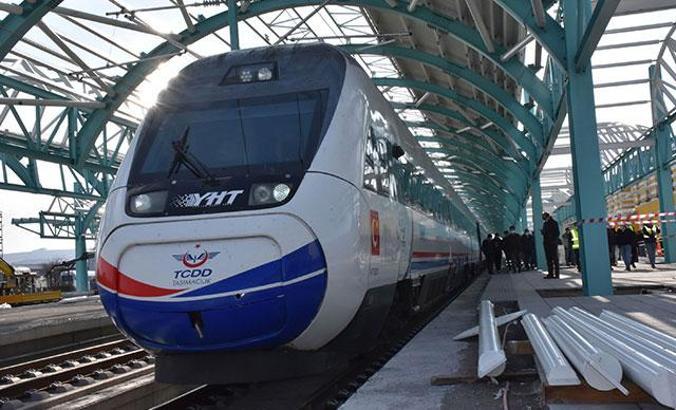 YHT, Sivas'ta ilk kez tarihi tren garında