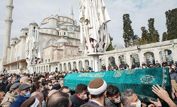Çekmeköy'de silahlı saldırıda hayatını kaybeden Salih Memişoğlu son yolculuğuna uğurlandı