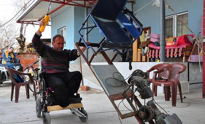 Kazada bacağını kaybetti, yaşama azmiyle hayata tutundu