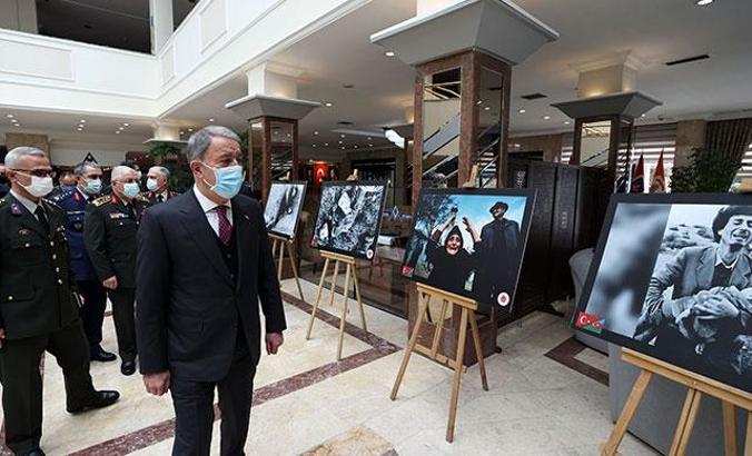 Bakan Akar, Hocalı katliamı kurbanlarını andı