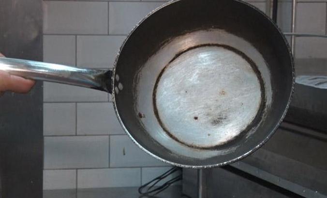 Teflon tavadaki gizli tehlike; kanserden kısırlığa birçok hastalığın nedeni