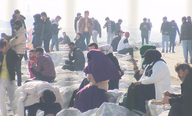 Yenikapı Sahili kısıtlamaya rağmen doldu taştı