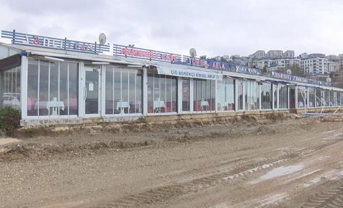 Büyükçekmece Sahili'nde dükkanları mühürlenen gözlemecilerden tepki