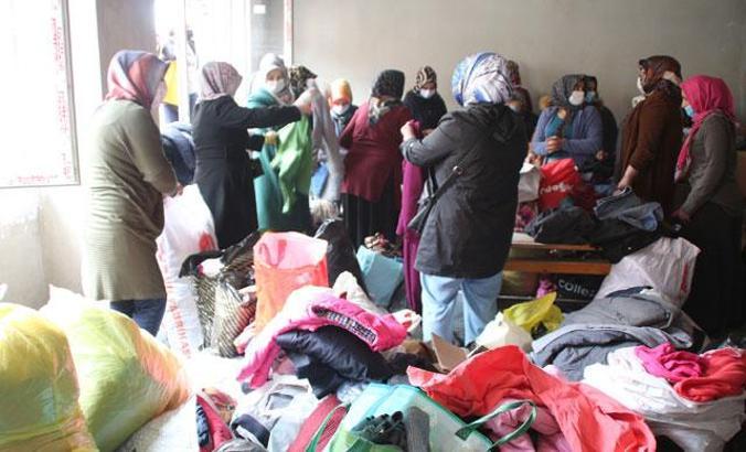 Yanan köyde çadır kurdurmadılar, komşularına evlerini açtılar