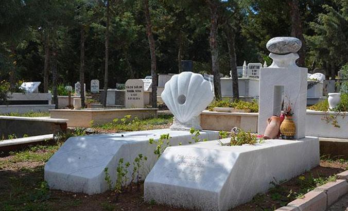 Datça'nın 'hoşgörü mezarlığı'nda farklı dinlerden insanlar yan yana yatıyor