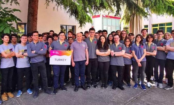 Öğrenciler Bilim Olimpiyatları’ndan madalya ile döndü