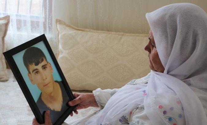 PKK'nın kaçırdığı oğlu gelecek umuduyla, sofraya bir tabak fazla bırakıyor