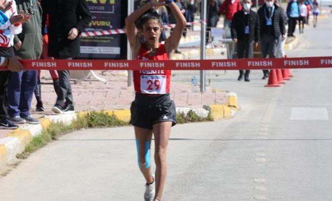 Milli atlet Ayşe Tekdal’dan kota, Meryem Bekmez’den rekor