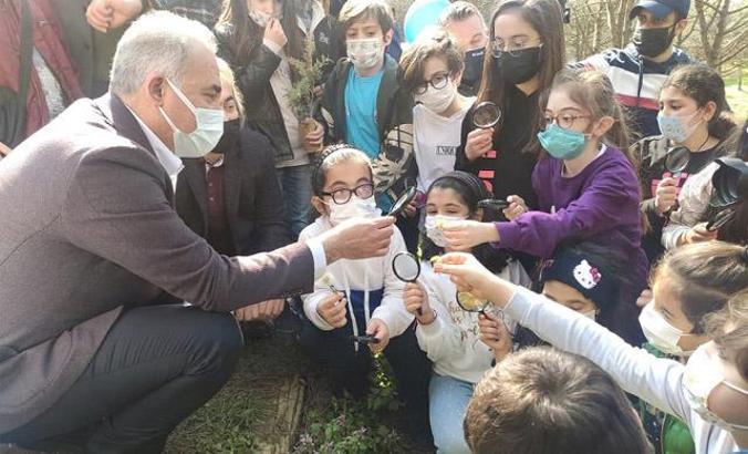 Çocuklar Şehir Ormanı'nı fidanlarla buluşturdu