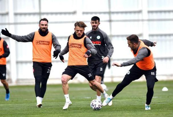 2 ismin cezalı olduğu Konyaspor'da, 4 oyuncunun sakatlığı sürüyor