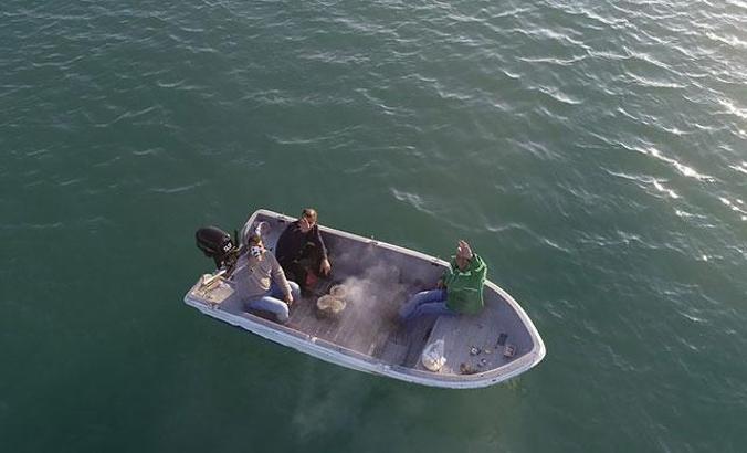 Mesire alanlarında yasak olunca teknede mangal yaktılar