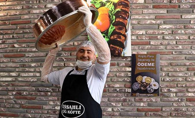 Kripto parayla satışa başlayan çiğ köfteci Elon Musk’ı davet etti