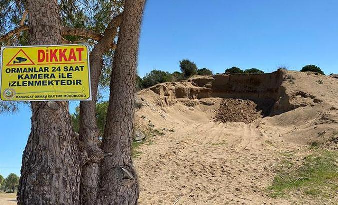 ’24 saat kamera ile izlenmektedir' yazılı tabela bulunan alandan kum çalındı