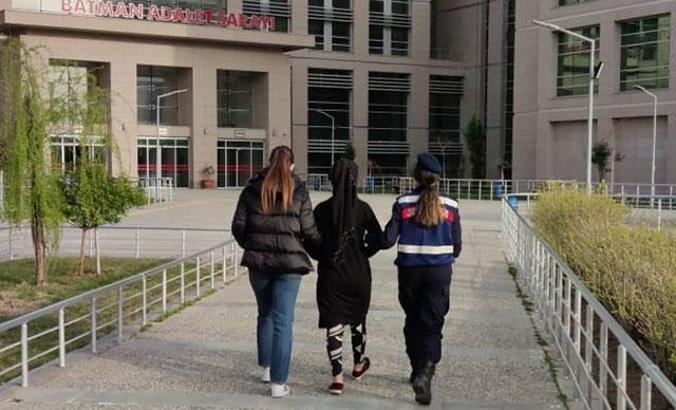 Batman'da 12 suçtan aranan 17 yaşındaki kız, yakalandı