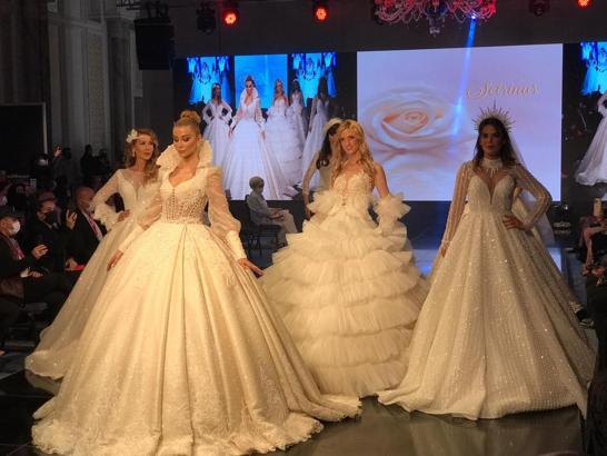 Çırağan'da ‘Setr-i Nur 2021’ gelinlik defilesi gerçekleşti