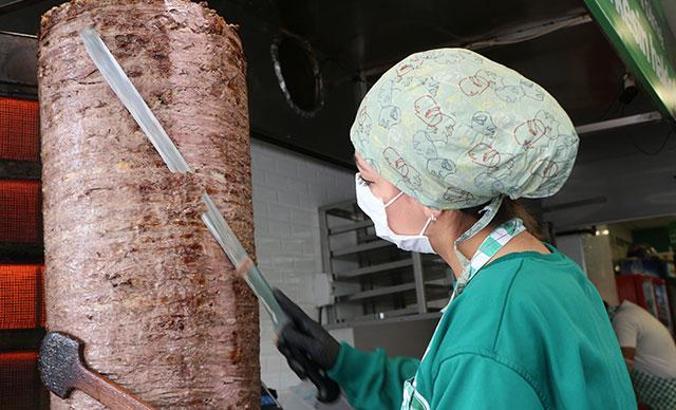 Şırnak'ın tek kadın döner ustası