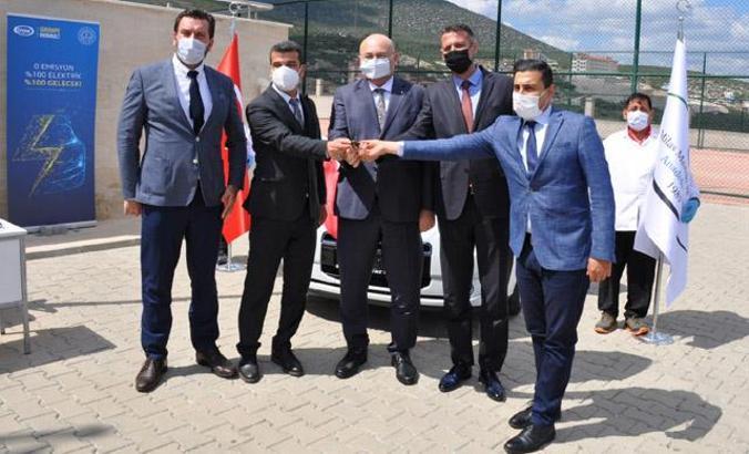 Otomobil üreticisinden eğitime 'elektrikli araç' desteği