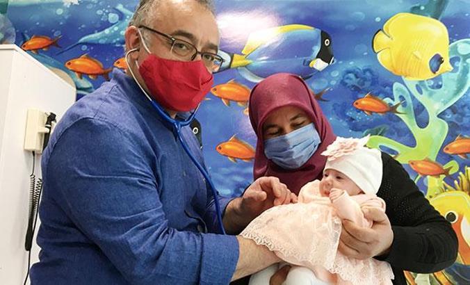 1 kilo 300 gram doğan Eslem bebek, hayata tutundu