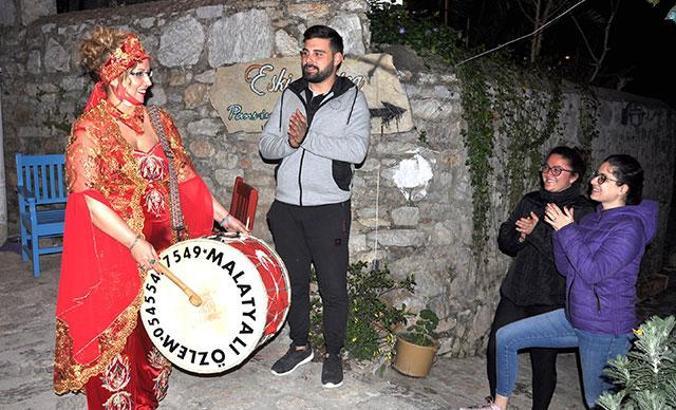 Datça'nın kadın ramazan davulcusu; kansere yakalandı pes etmedi