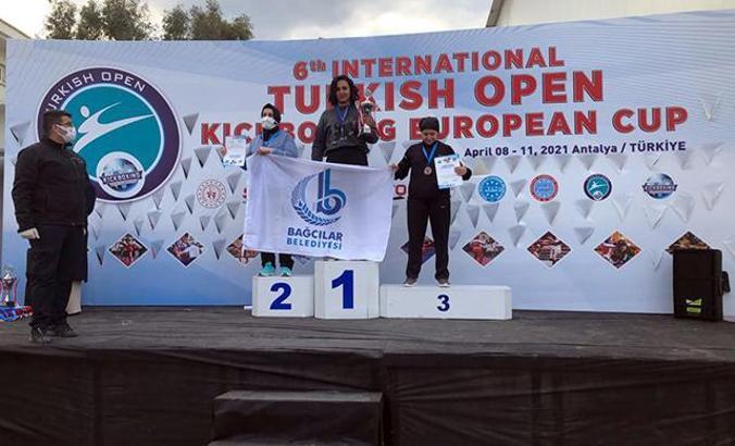 Bağcılar’ın sporcuları Kick Boks Avrupa Kupası’ndan birincilikle döndü