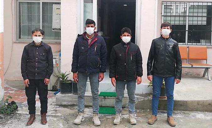 Paraları alınıp, otobüsten zorla indirilen 4 Afgan kaçak göçmeni polis buldu