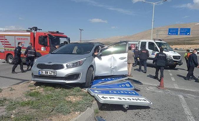 Niğde'de otomobil ile kamyon çarpıştı: 5 yaralı
