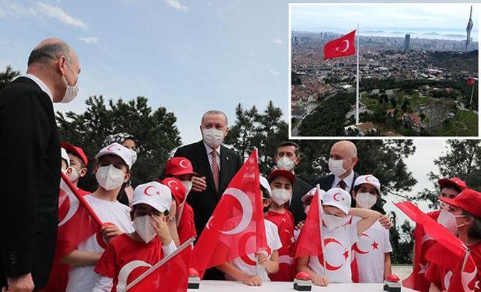 Cumhurbaşkanı Erdoğan en büyük Türk bayrağını en yüksek göndere çekti