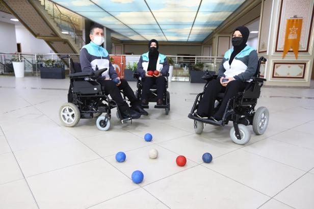 Engelli kardeşler Milli Takım'da şampiyonluklar kazanarak ay yıldızlı bayrağı göndere çektirmeyi hedefliyor