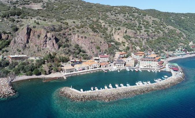 'Afet bölgesi' ilan edilen Assos Antik Limanı'nda turistik tesisler kapatıldı