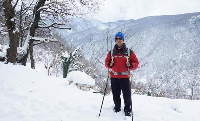 5 kıtada 5 dağa tırmanan görme engelli dağcı, pandemide idmanlarını parkta yapıyor