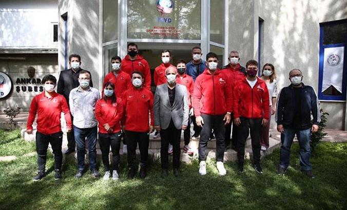 Milli sporcular TSYD Ankara şubesinde basınla buluştu