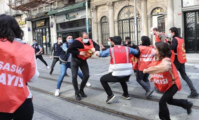 İstanbul Valiliği:  212 kişi gözaltına alındı
