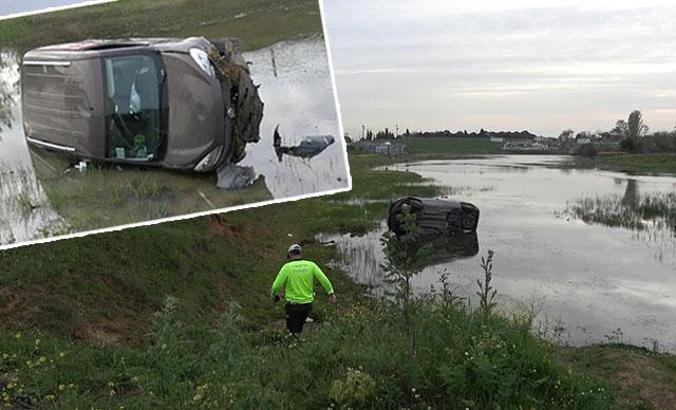 Başakşehir'de hafif ticari araç gölete uçtu: 2 hafif yaralı