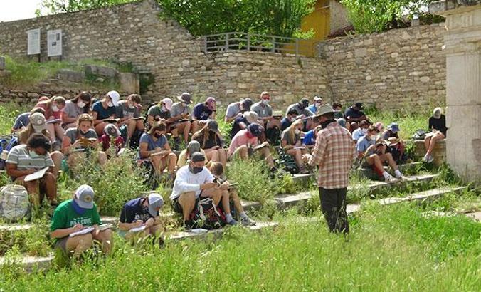 Ukrayna ve ABD'li turistlerden Afrodisias Antik Kenti'ne ziyaret