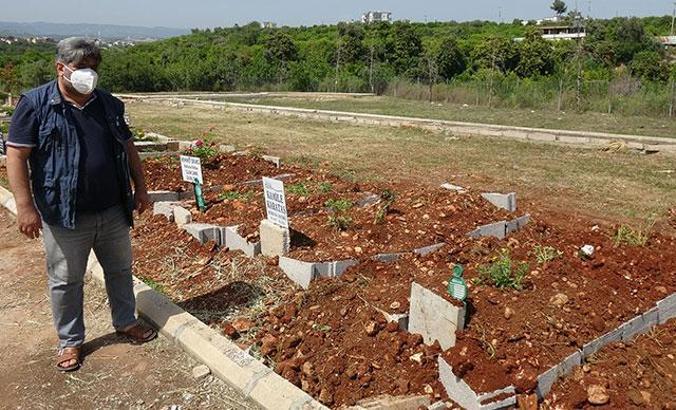 Ağabeyi, annesi ve babasını 9 gün içerisinde koronavirüsten kaybetti
