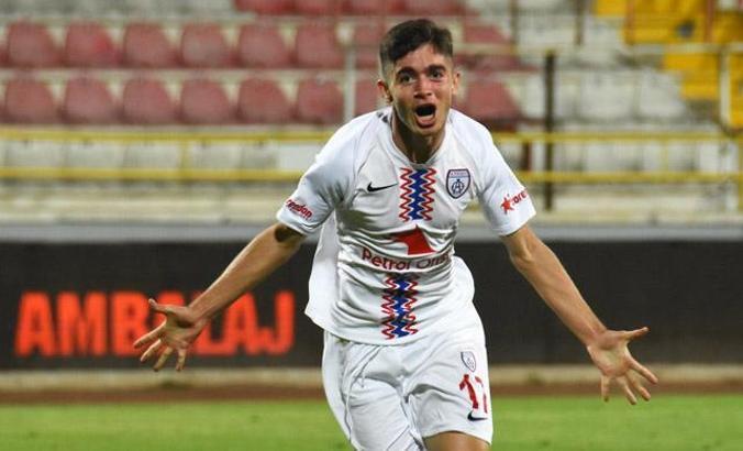 Altınordulu Burak'a İtalyan kancası